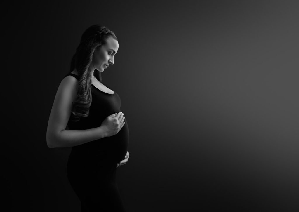 Pregnancy Photographer Vancouver Black and white