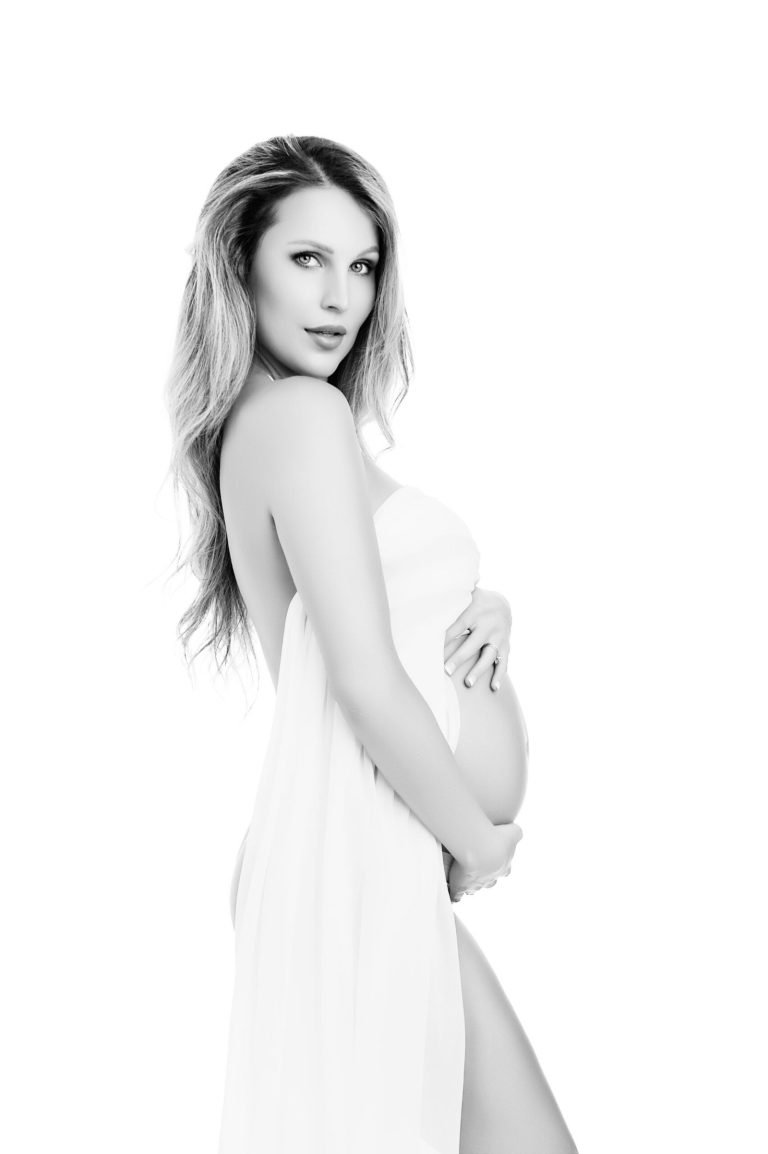 Vancouver Maternity Photographer – What are first signs of pregnancy?