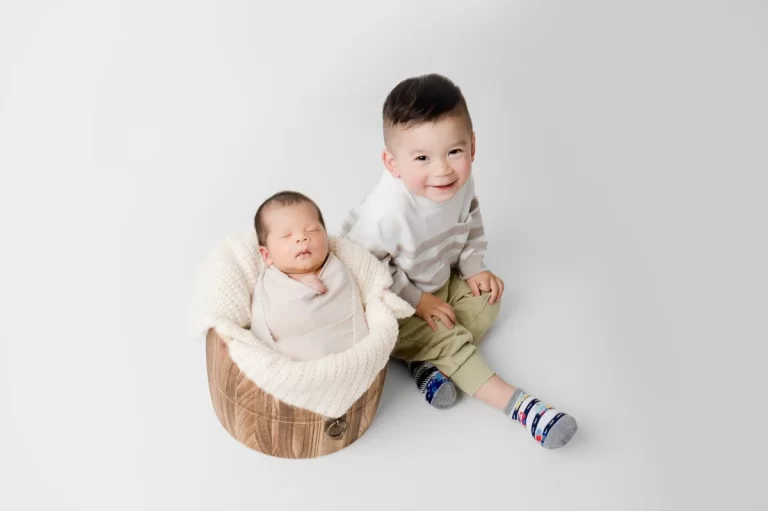 Vancouver Newborn Photography – What to wear for newborn family photos